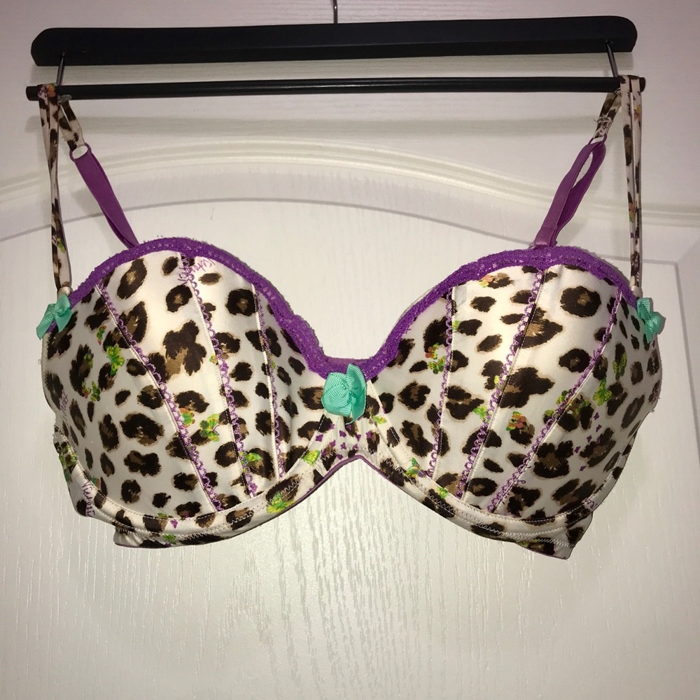 Victoria Secret Pushup Bra 36D EUC-Sold